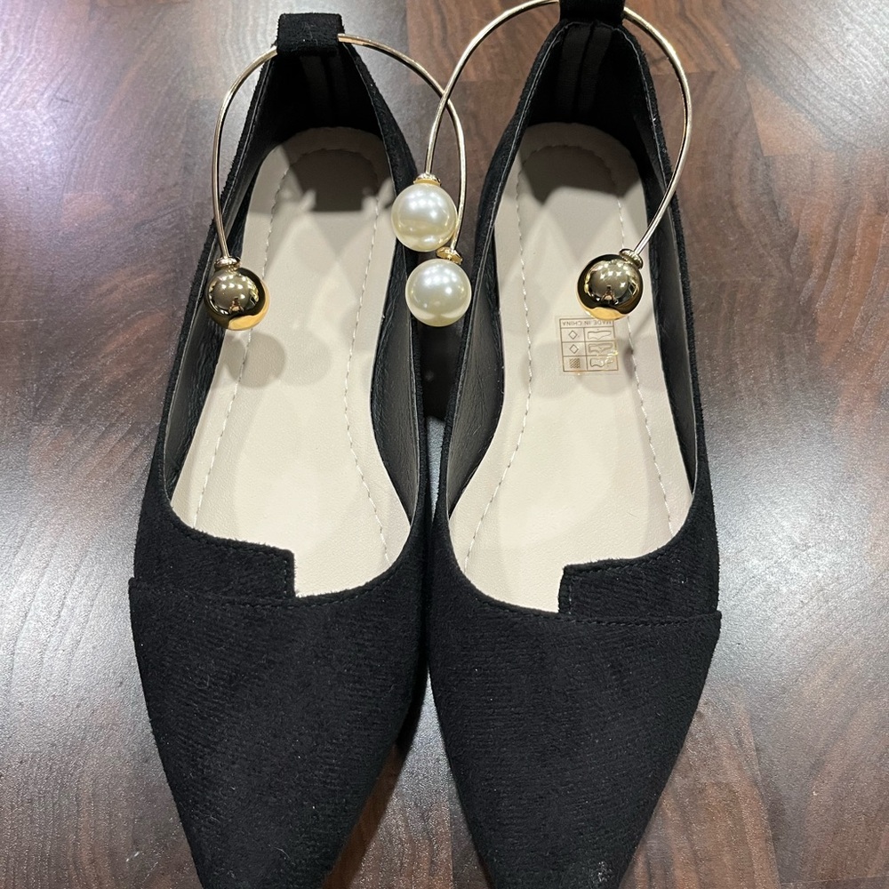 Black flats Size 7. New. Never worn.